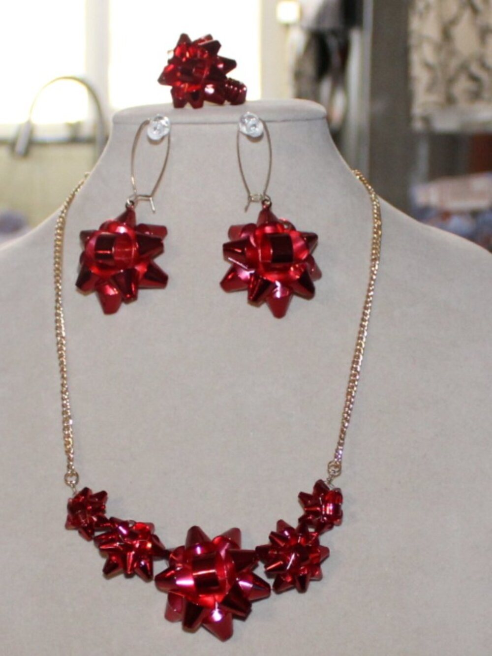 NWOT Torrid Bow Necklace, ring, & earring set. FABULOUS!!